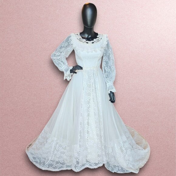 Vintage Floral Lace Long Sleeve Wedding Gown - Picture 1 of 16